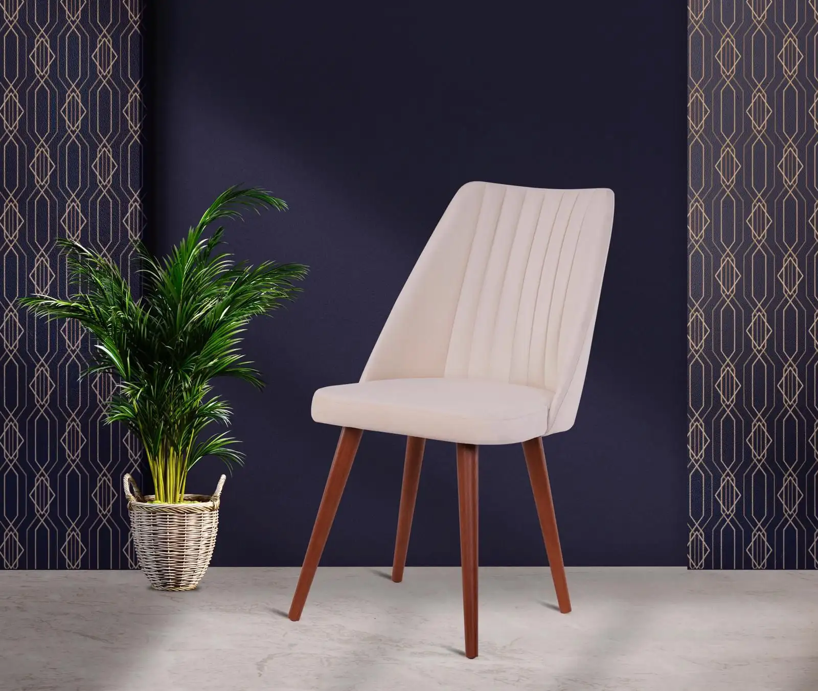 Massive wooden wooden chair 