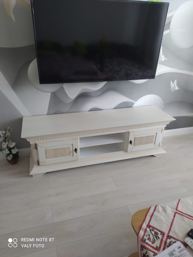 Comfortable wooden TV - Elegance and utility in one place 6 Wooden TV comedy - Elegance and utility in one place