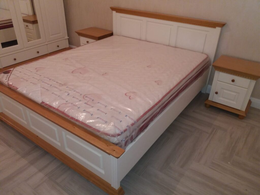 Real dimensions: the luxury of a wooden bed 180x200 6 Luxus bedroom in solid wood