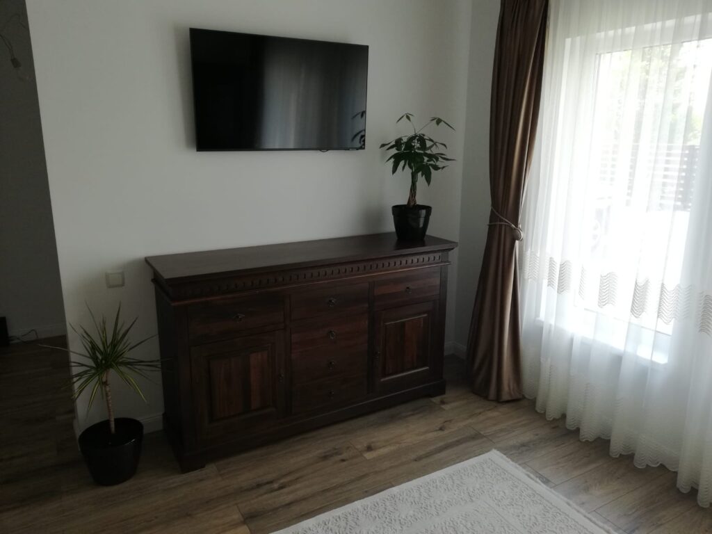 High comfortable TV: a piece of impressive furniture, perfect for any living 2 Living agatha, solid lime wood
