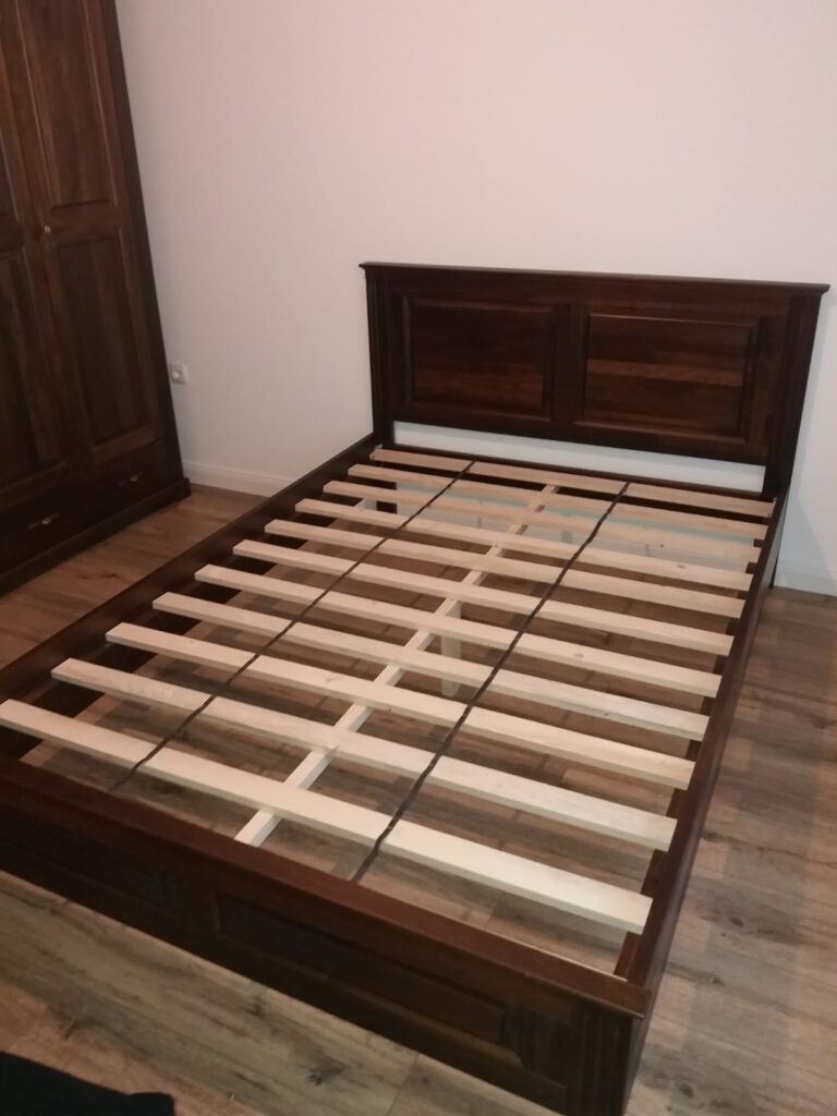 Solid wood bed: an investment that will bring you joy every day 5 Louis Velvet bedroom in solid wood