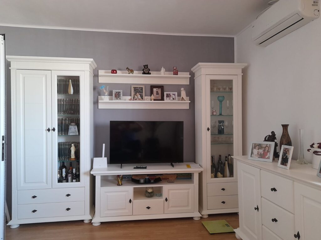 Living wood furniture: living room now in an elegant and authentic 3 Living massive wood