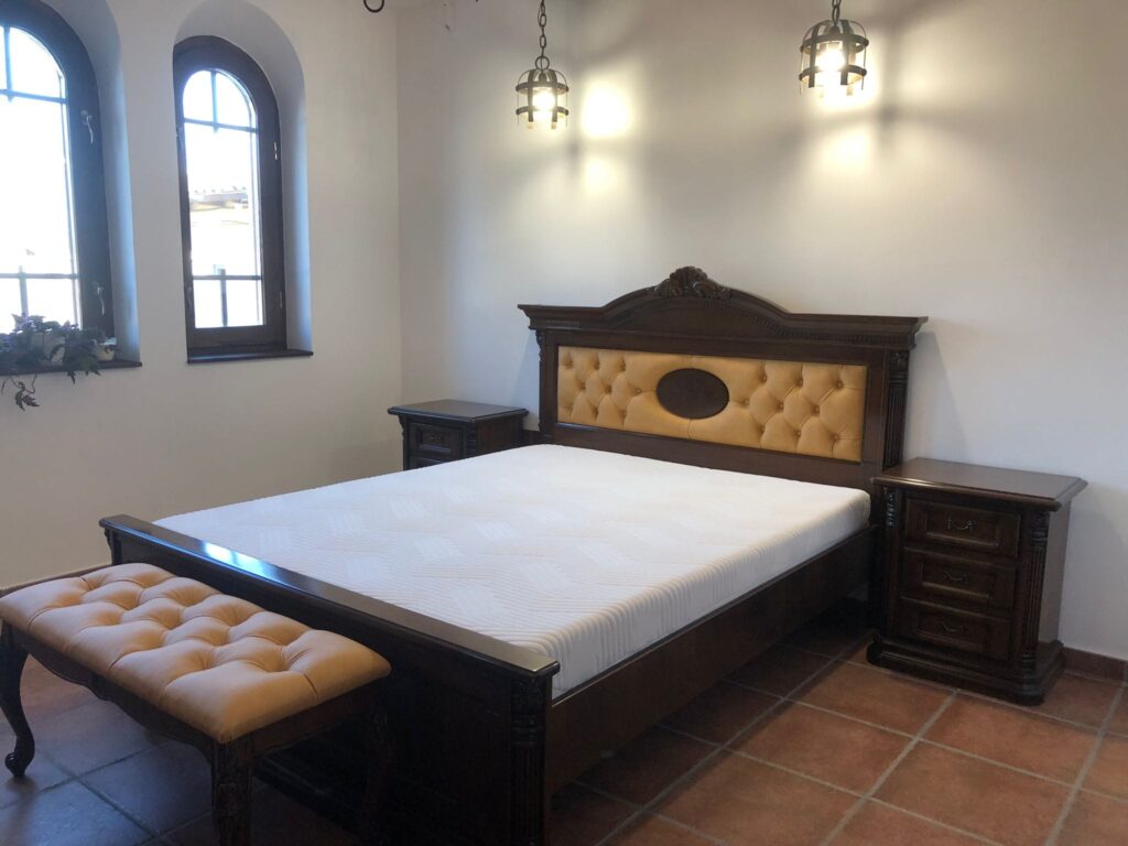 Wooden bed 180x200
