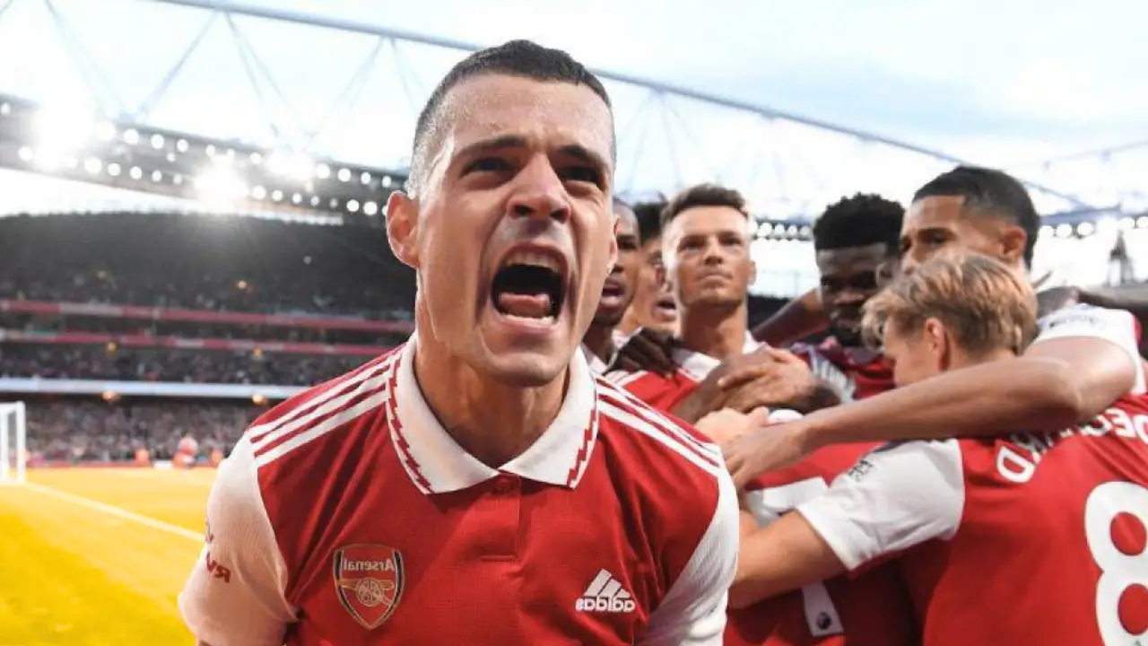 Arsenal se mantiene líder y Liverpool supera su crisis